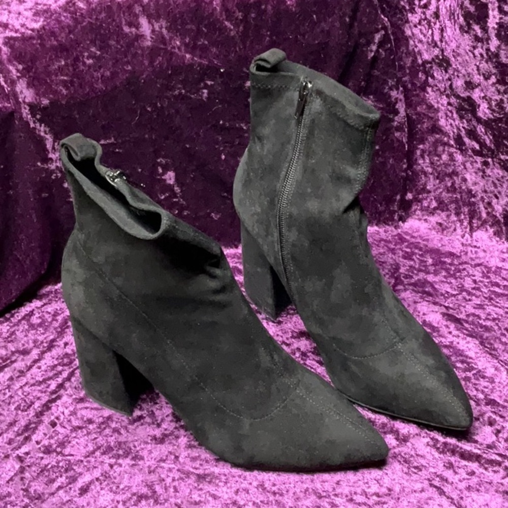 EUC STEVE MADDEN BLACK FABRIC BOOTS. 9
